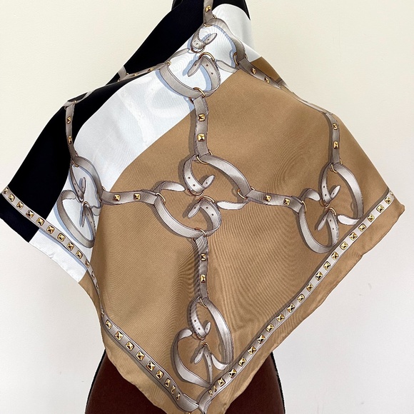 New Gucci Logo Chains Color-Block Black Beige Silk Scarf with Gucci Gift Box - Picture 7 of 12